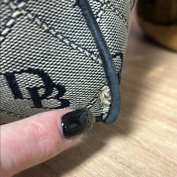 Dooney & Bourke Black and Tan Tote Bag with Signature Style - Picture 4 of 15